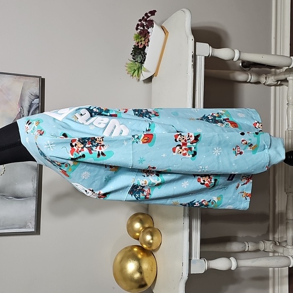 3 for $30 ❄️ Disney World Holiday Spirit Jersey Small - Picture 3 of 8